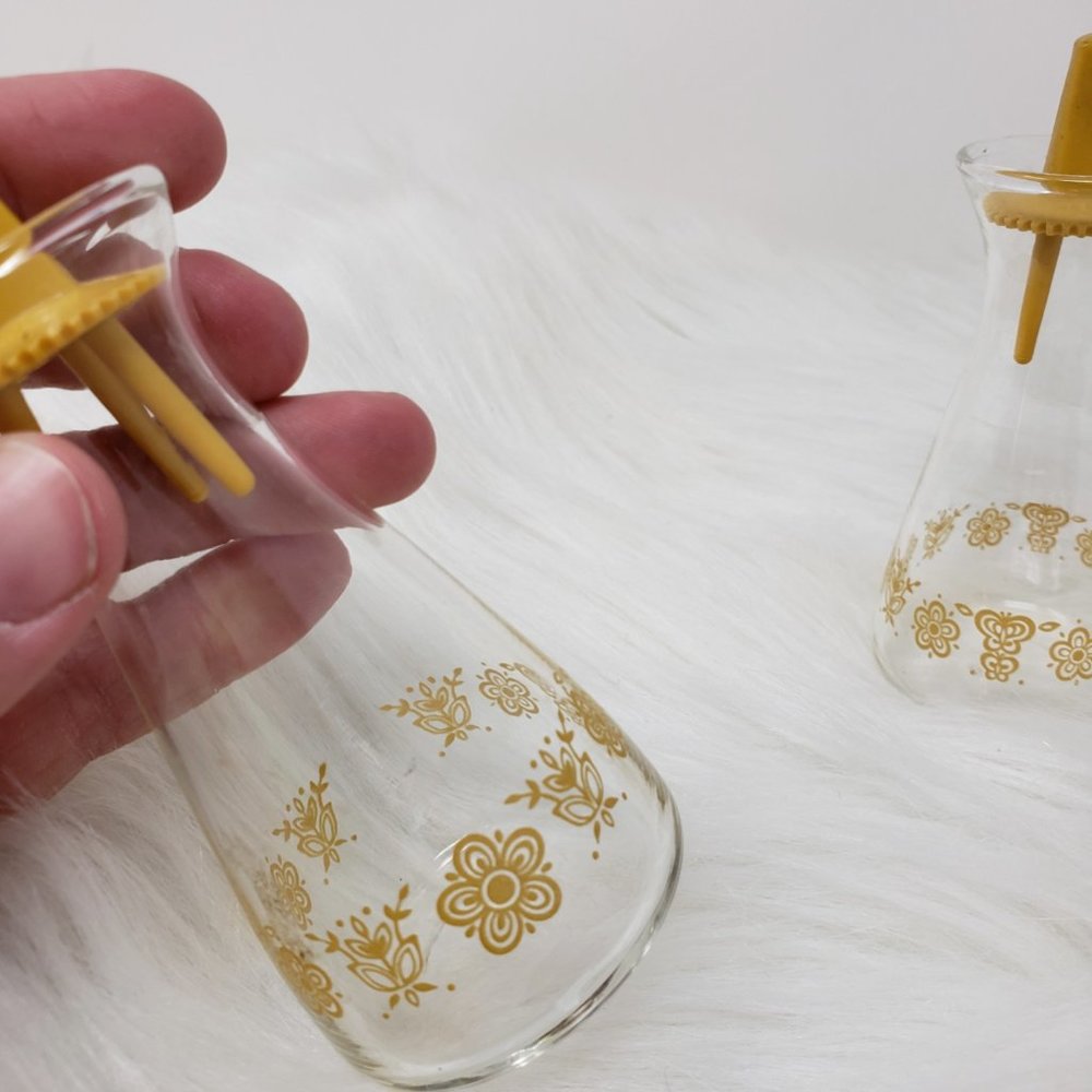 Vintage Pyrex Hourglass Salt And Pepper Shaker Set - Picture 5 of 8